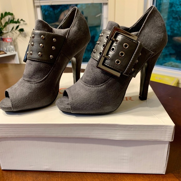 Shoes - Picture 3 of 3